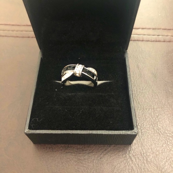 Silver ring with white and black stones - Picture 9 of 12